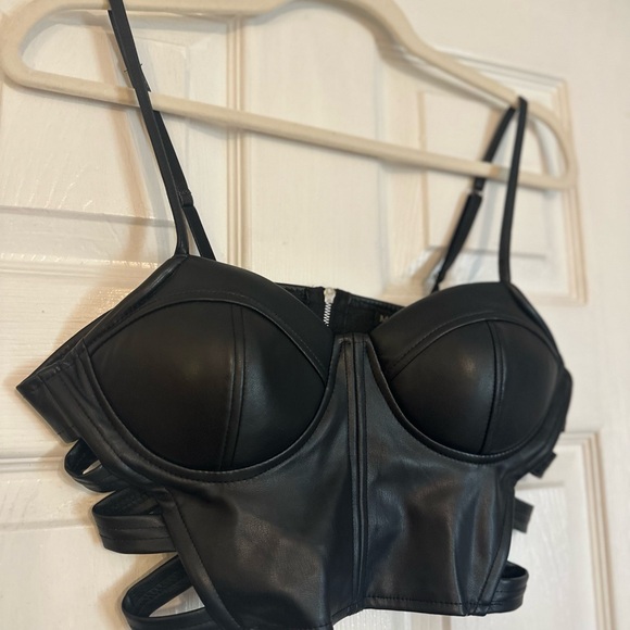 Chic Black Faux Leather Bustier Crop Top Women’s Sz M - Picture 6 of 9